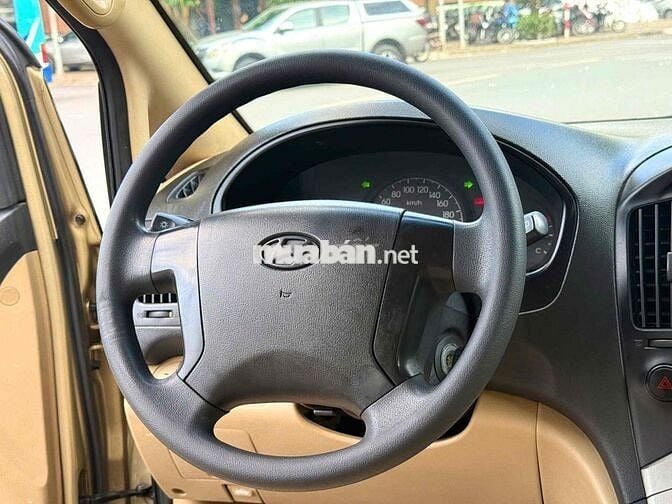 Bán gấp xe 9 chỗ Hyundai Starex 2010 máy zin