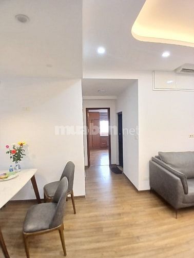 Cho thuê căn hộ 3PN giá 13.5 triệu/th Tòa 335 đường Cầu Giấy. 