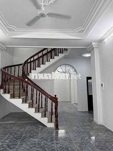 Cho thuê nhà mặt tiền Nguyễn bá tuyển, k300. Dt. 9x17m 1t 2 lầu st