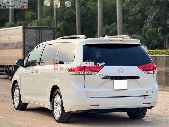 Toyota Sienna Limited 3.5 AWD 2013 - 936 Triệu