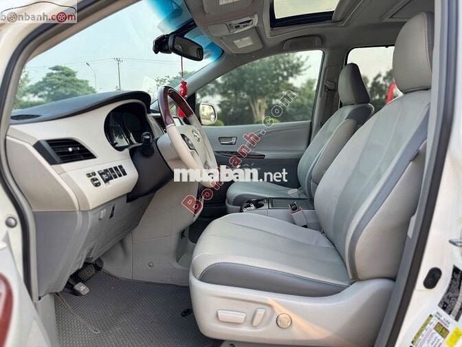 Toyota Sienna Limited 3.5 AWD 2013 - 936 Triệu