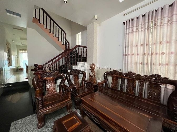 Nhà bán P.Quang Vinh 1 trệt 3 lầu 5 phòng ngủ 5.2 tỷ 286m2 sử dụng SHR