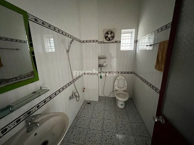 Nhà bán P.Quang Vinh 1 trệt 3 lầu 5 phòng ngủ 5.2 tỷ 286m2 sử dụng SHR