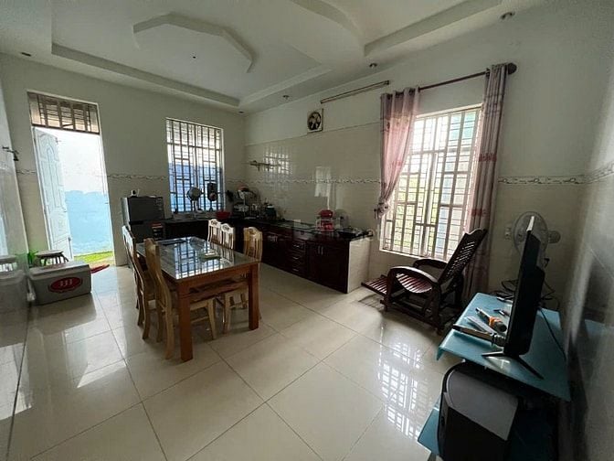 Nhà bán P.Quang Vinh 1 trệt 3 lầu 5 phòng ngủ 5.2 tỷ 286m2 sử dụng SHR