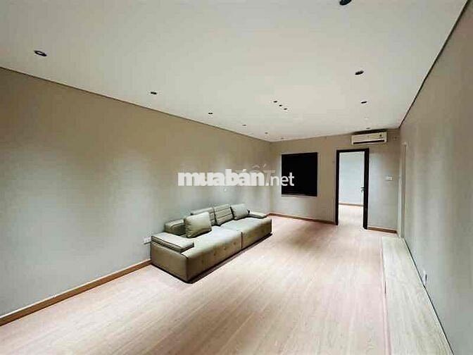 Anh chị nào đang tìm nhà khu Hoàng Quốc Việt thì xem giúp em căn này n Anh chị nào đang tìm nhà khu Hoàng Quốc Việt thì xem giúp em căn này n