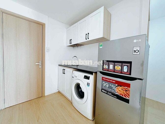 Căn hộ full nội thất ban công máy giặt riêng ngay Huỳnh Văn Bánh