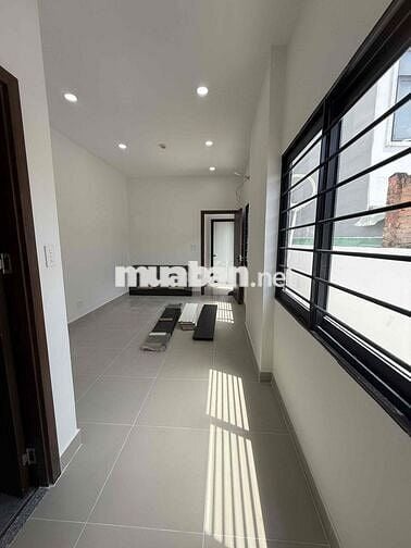 NHÀ MỚI XÂY FULL NỘI THẤT MỚI 100% NGAY VÒNG XOAY LÊ ĐẠI HÀNH
