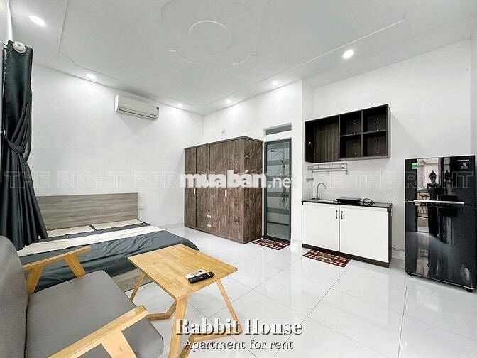 Cho thuê phòng trọ Quận 3, Ban công, 30m2, Full nội thất, gần Quận 1