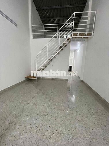 Cho thuê nhà mới ( 4m x 18m ) 1 phòng dưới và gác trệt trống suốt