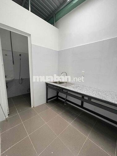 Cho thuê nhà mới ( 4m x 18m ) 1 phòng dưới và gác trệt trống suốt