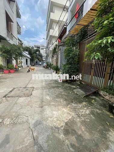 Cho thuê nhà mới ( 4m x 18m ) 1 phòng dưới và gác trệt trống suốt