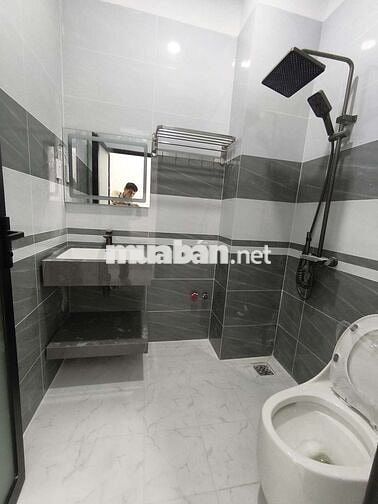 NHÀ MỚI XÂY VÀO Ở NGAY ĐƯỜNG LÊ TRỌNG TẤ DT 3x17 3 lâu công năng  đủ