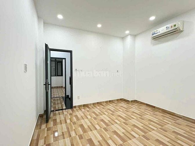 Nhà Mới Xây 100% DT 180m2 1Trệt 2Lầu 3Pn 3Wc Sân Thượng Hẻm Xe Tải
