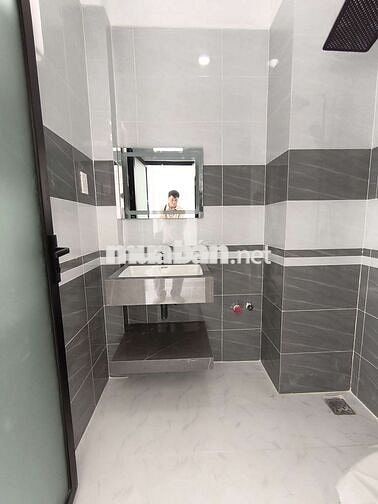 NHÀ MỚI XÂY VÀO Ở NGAY ĐƯỜNG LÊ TRỌNG TẤ DT 3x17 3 lâu công năng  đủ