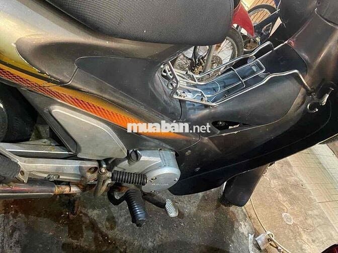 nhà không có chỗ để cần bán xe