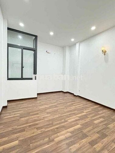 Nhà Mới Xây 100% DT 180m2 1Trệt 2Lầu 3Pn 3Wc Sân Thượng Hẻm Xe Tải