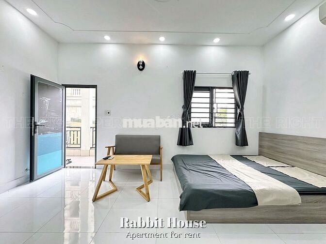 Cho thuê phòng trọ Quận 3, Ban công, 30m2, Full nội thất, gần Quận 1