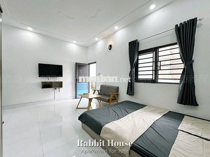 Cho thuê phòng trọ Quận 3, Ban công, 30m2, Full nội thất, gần Quận 1
