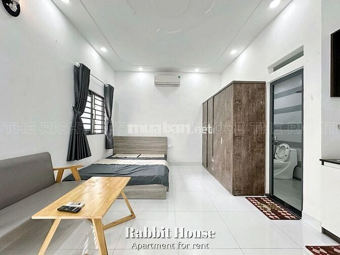 Cho thuê phòng trọ Quận 3, Ban công, 30m2, Full nội thất, gần Quận 1