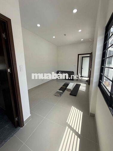 NHÀ MỚI XÂY FULL NỘI THẤT MỚI 100% NGAY VÒNG XOAY LÊ ĐẠI HÀNH