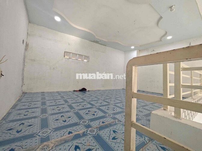 Duplex giá siêu rẻ nằm gần cầu chánh hưng thuận tiện qua trung tâm
