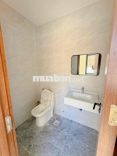 NHÀ MỚI XÂY FULL NỘI THẤT MỚI 100% NGAY VÒNG XOAY LÊ ĐẠI HÀNH