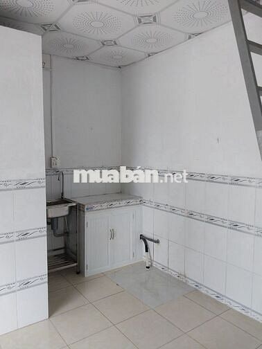NHÀ TRỌ D14 KDC HỒNG LOAN DIÊN TÍCH 24 M VUÔNG, CÓ SÂN ĐẬU OTO