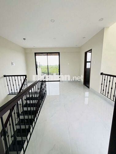 CHO THUÊ NHÀ:
TRỆT 1 LỬNG 2 LẦU MỚI 100 %
- MẶT TIỀN NAM LONG CENTRAL
