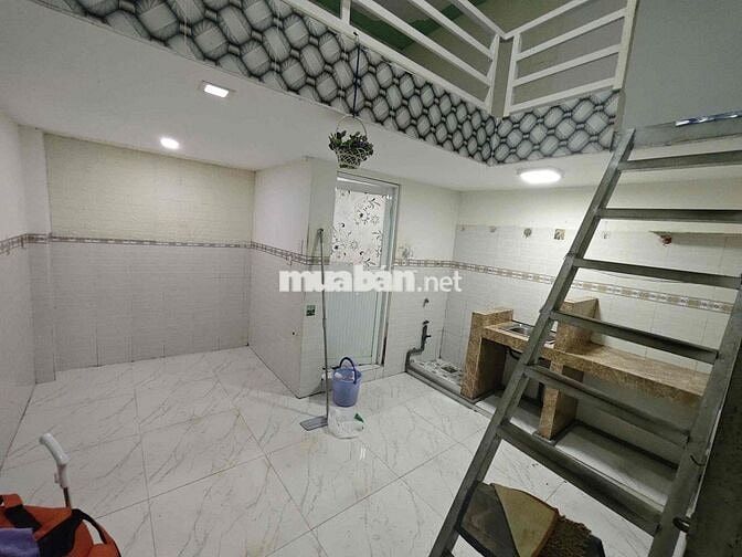 Duplex giá siêu rẻ nằm gần cầu chánh hưng thuận tiện qua trung tâm