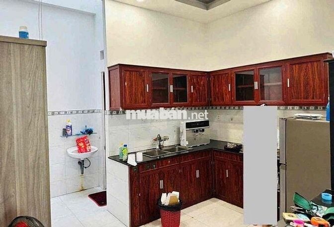 nhà 2 tầng hẻm 6m thông có 2 phòng ngủ 2wc có nội thất