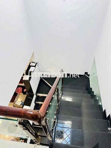 nhà 2 tầng hẻm 6m thông có 2 phòng ngủ 2wc có nội thất