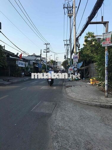 Nhà mặt tiền KDC Đại học TCKT An Dương Vương Bình Phú cần bán gấp