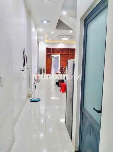 BÁN NHÀ 2 LẦU ( Sổ Hồng Riêng Thổ Cư )