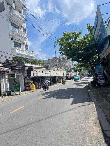 nhà mt ngay chợ hạt điều- huỳnh thị hai 6lầu. 12,5tỷ