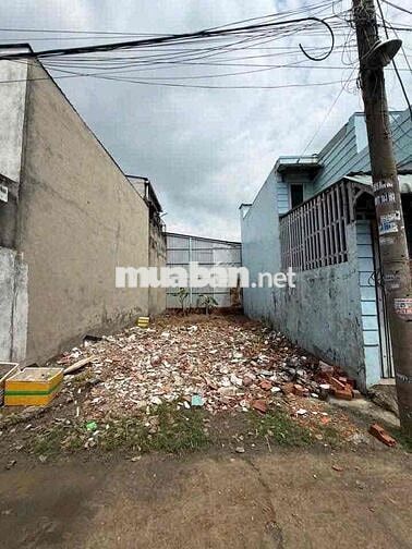 Giá : 1ty980. Sau Chợ Đông Thạnh gần UBND xã Đông Thạnh mới