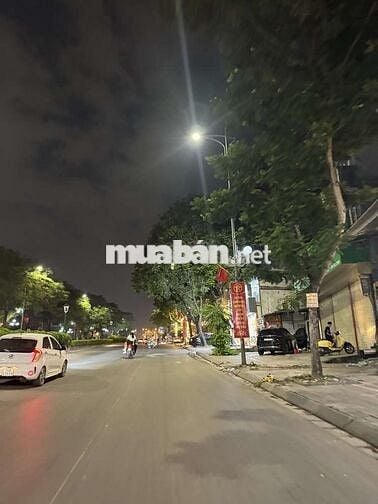 NGUYỄN VĂN CƯ TRUNG TÂM LONG BIÊN,CÁCH CẦU CHƯƠNG DƯƠNG VÀI TRĂN MÉT