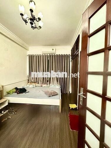 NGUYỄN VĂN CƯ TRUNG TÂM LONG BIÊN,CÁCH CẦU CHƯƠNG DƯƠNG VÀI TRĂN MÉT