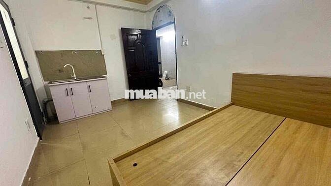 Phòng có máy lạnh ngay Cầu vượt quang trung