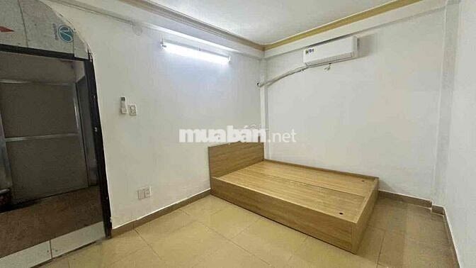 Phòng có máy lạnh ngay Cầu vượt quang trung