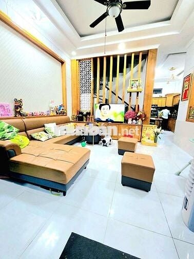 Nhà hoàn công đường 3,3 m ôtô ngủ trong nhà.dts115 m2.giá 4,6 tỷ TL