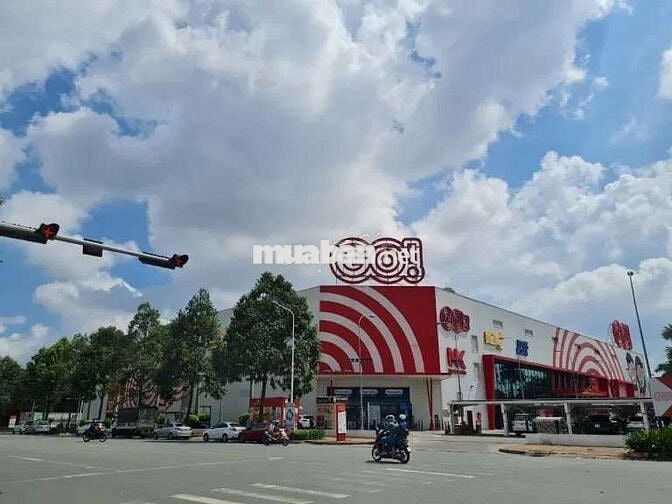 Nhà hoàn công đường 3,3 m ôtô ngủ trong nhà.dts115 m2.giá 4,6 tỷ TL