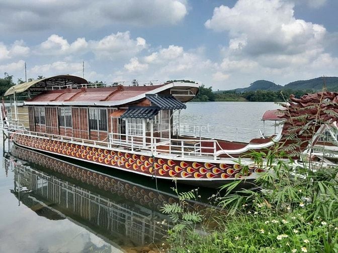 Cần bán Thuyền Rồng nhôm hàn mới 12 người có phòng ngủ, nhà vệ sinh