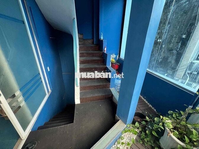 Tòa Nhà Văn Phòng kết hợp ở Mặt Tiền Q1