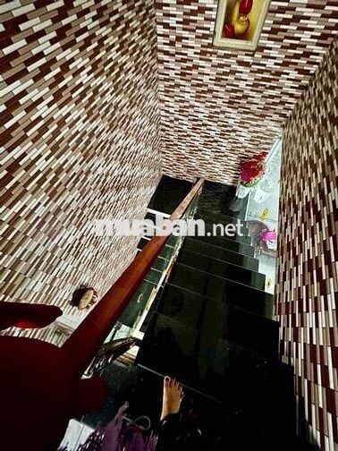 Cho thuê nhà Lầu đẹp, (3PN, sân xe hơi), ngay chợ Trảng Dài, Biên Hoà
