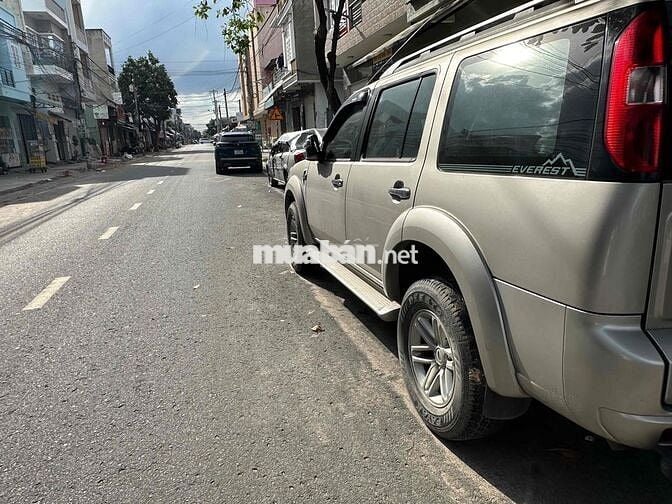 Ford Everest 2009 2.5L 4x2 MT - 120000 km