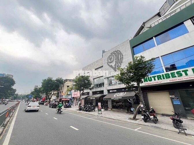 Tòa Nhà Văn Phòng kết hợp ở Mặt Tiền Q1