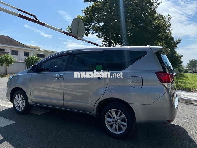Toyota Innova 2019 2.0E 100.000km