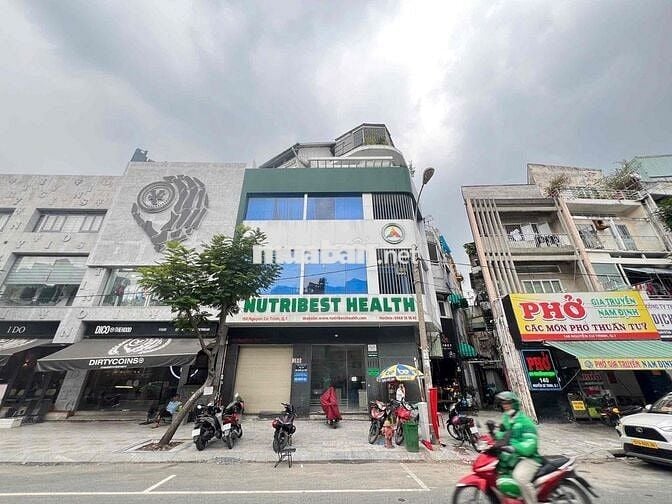 Tòa Nhà Văn Phòng kết hợp ở Mặt Tiền Q1