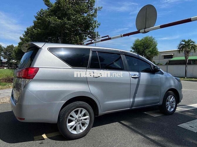 Toyota Innova 2019 2.0E 100.000km