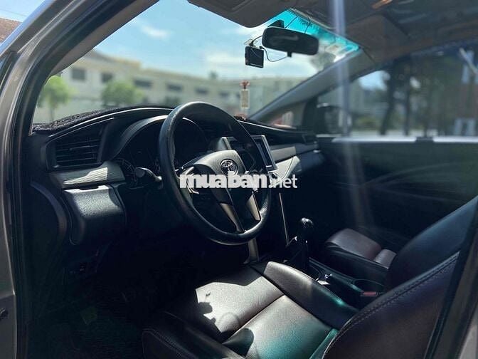 Toyota Innova 2019 2.0E 100.000km